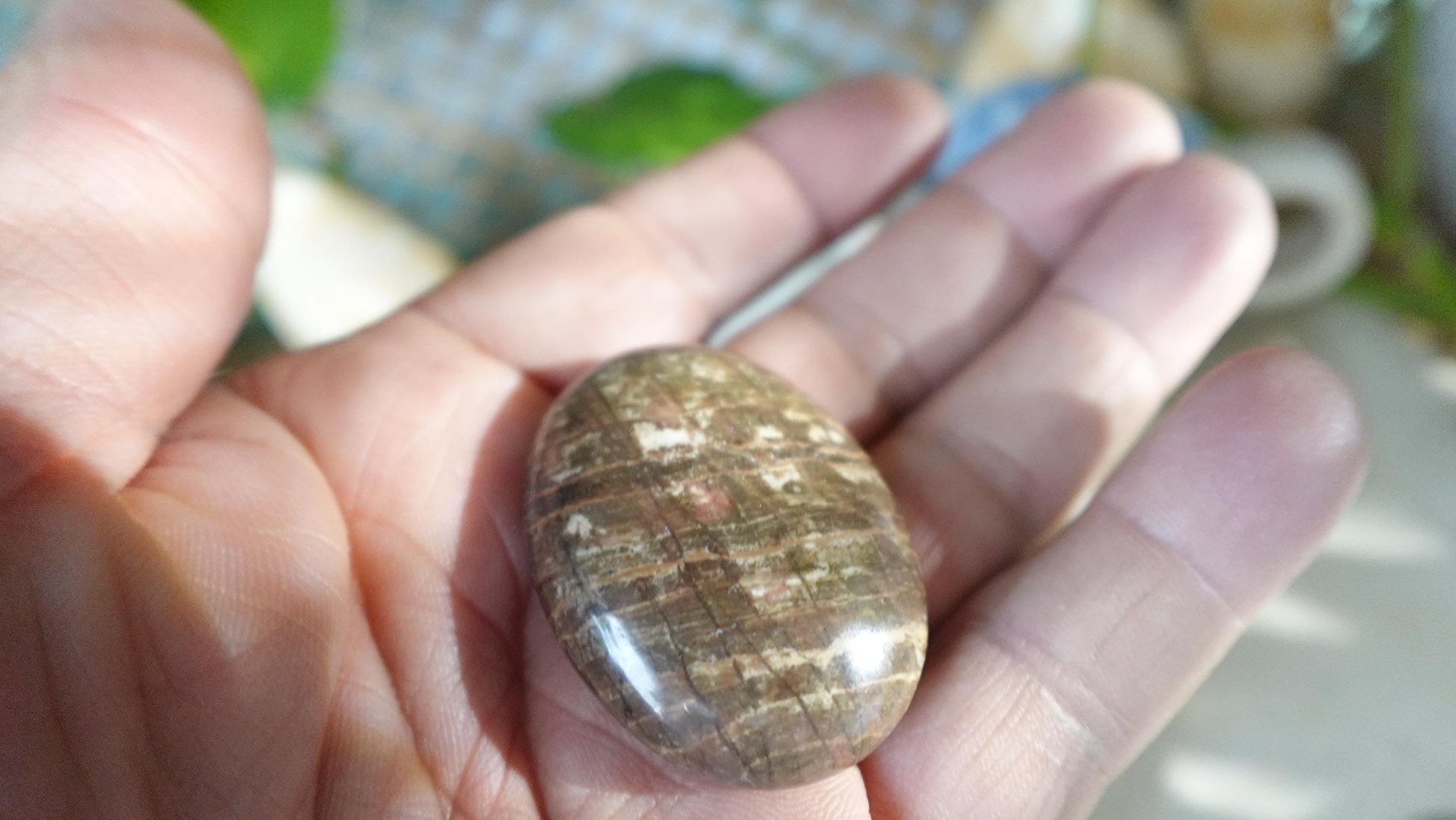 Rhodonite Natural Medium Palm Stone Medium Smooth Polished Carved Crystal for Distraction Anxiety Christmas Home Decor Birthday Gift Anxiety