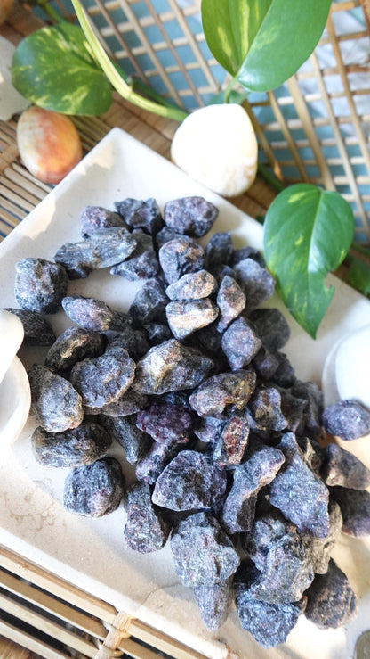 Raw Garnet Stone: Natural Untreated Crystals for Arts, Crafts & Decor