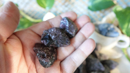 Raw Garnet Stone: Natural Untreated Crystals for Arts, Crafts & Decor