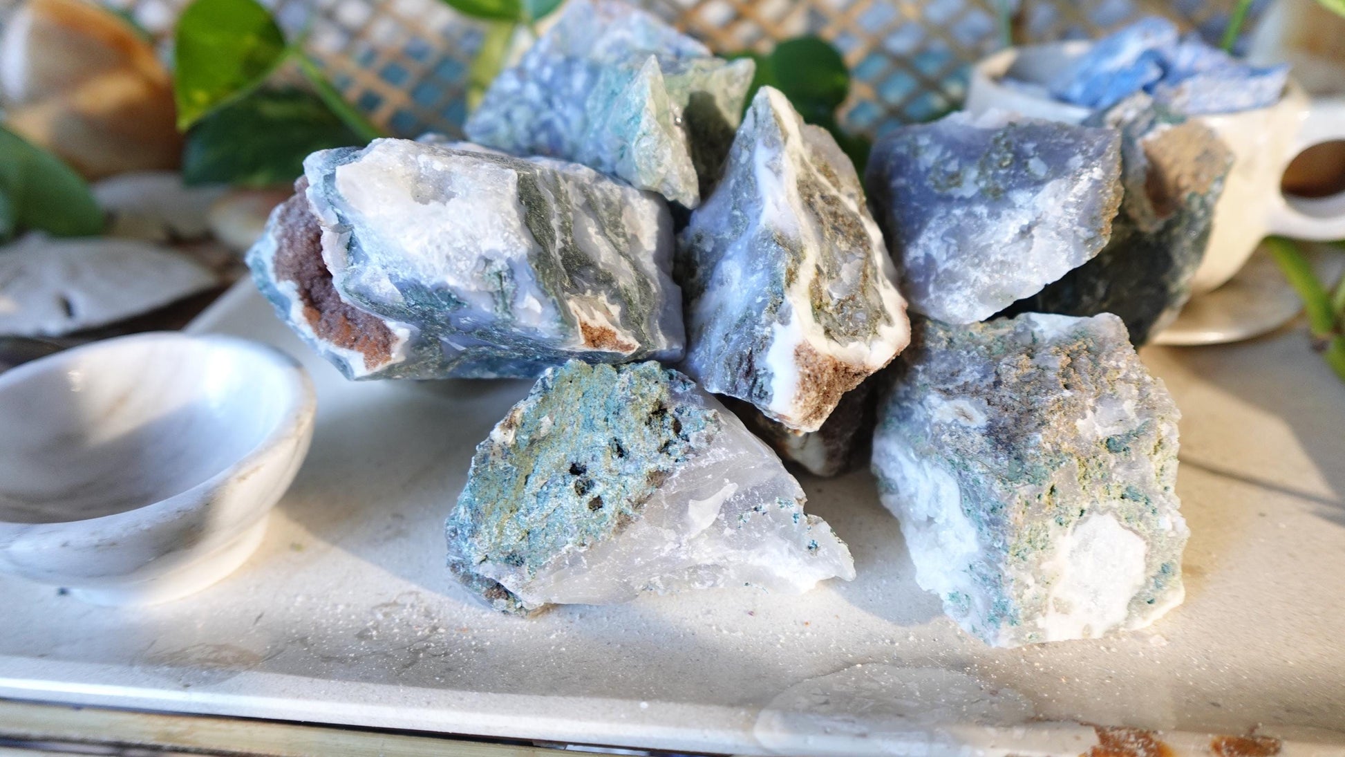 Moss Agate Natural Raw Stone Carved Crystal for Distraction Anxiety Christmas Holiday Decor Xmas Birthday Gift Home Natural Gemstone