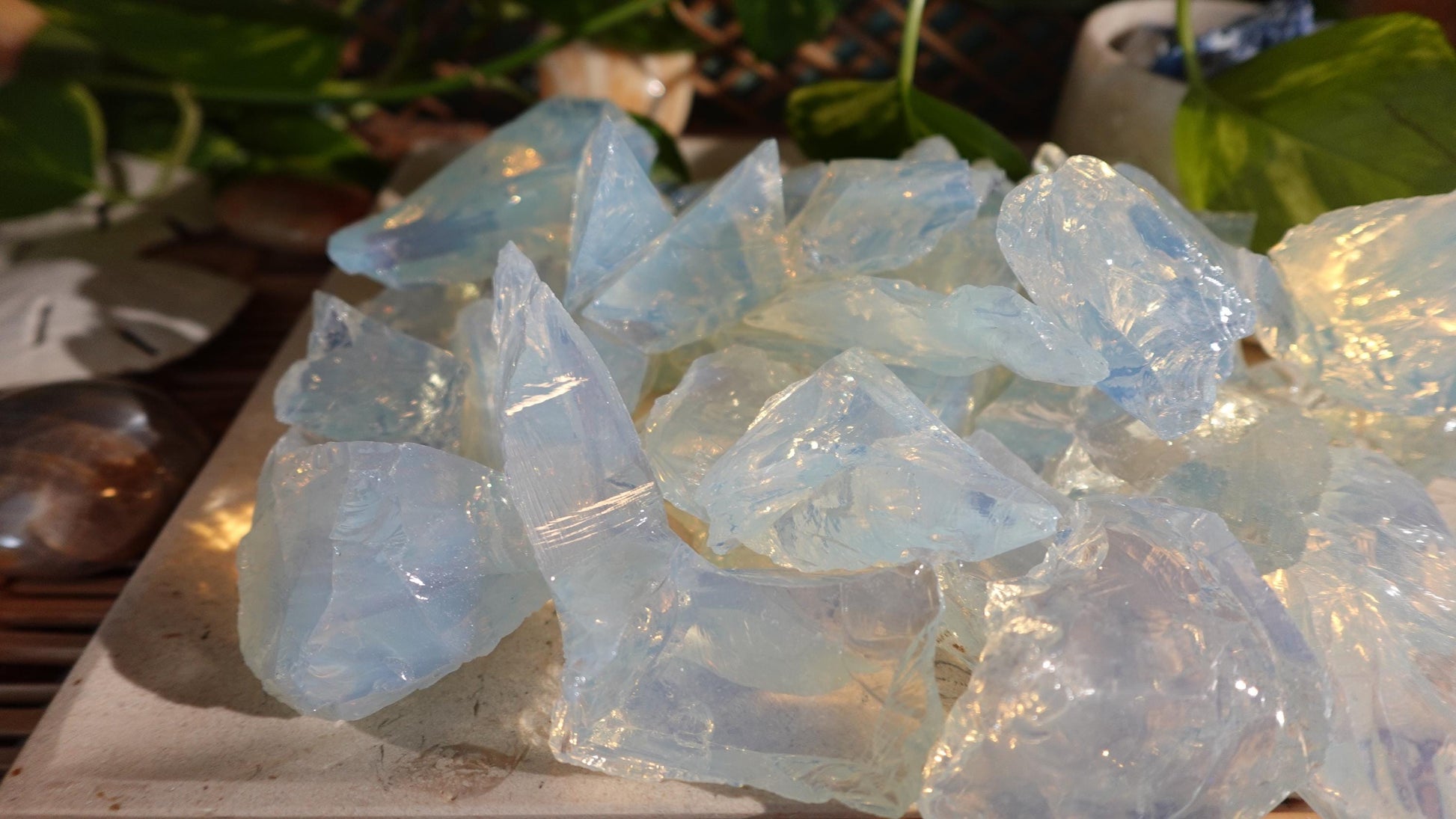 Raw Cut Clear Opalite High Frequency Crystals Untreated Anxiety Home Decor Wholesale minerals School Christmas Xmas Home Decor Craft