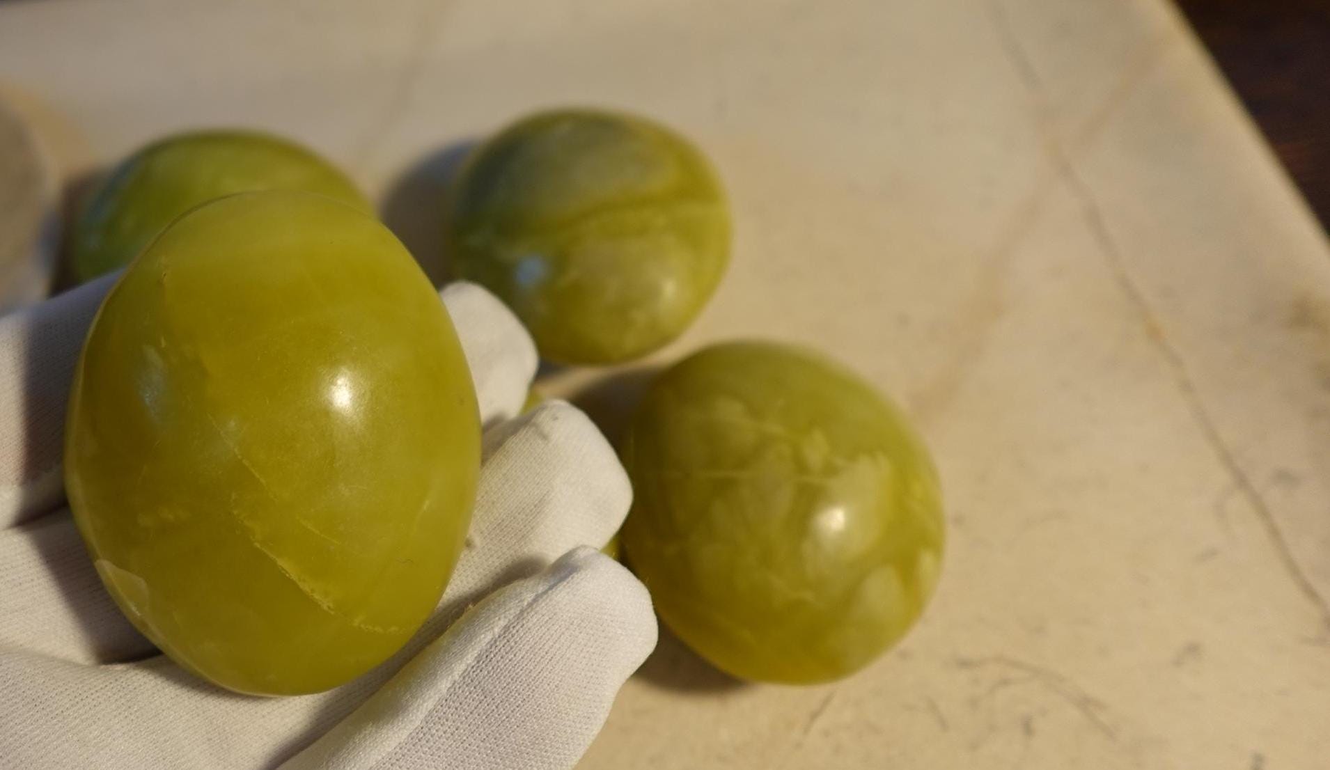 Olive Jade Palm Stone Natural Crystal Polished Worry Stone Home Decor Anxiety Pocket Distraction Meditation Gift Birthday Christmas