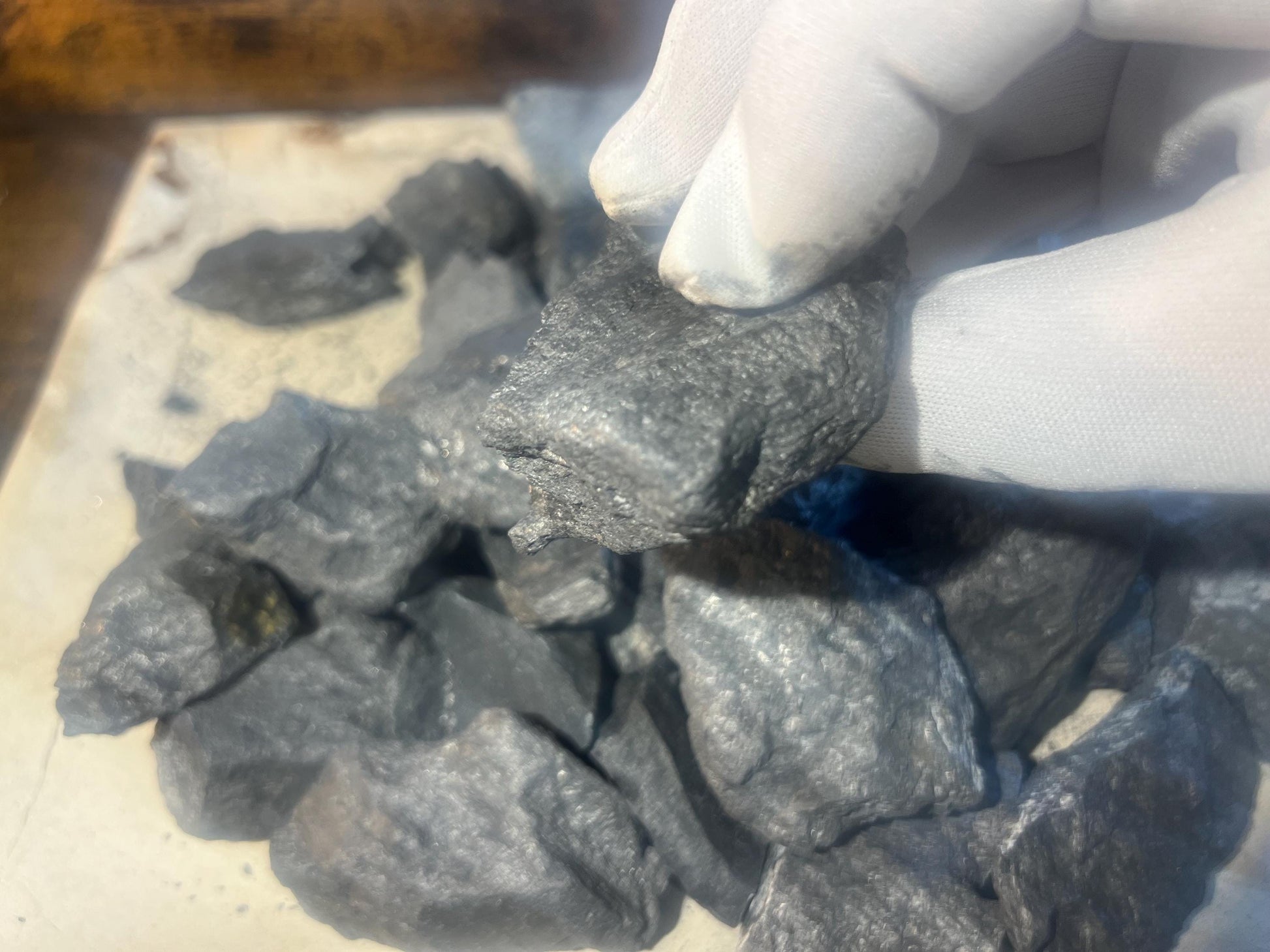 Raw Shungite Crystals: Untreated Carbon Stones for Home Decor