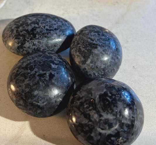 Gabbro Troctolite Natural Palm Stone Smooth Polished Carved Crystal for Distraction Worry Stress Anxiety Home Decor Meditation Christmas