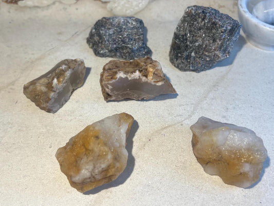 Self-Discovery and Resilience Power Pack Nuummite, Golden Healer Quartz and Flower Agate Personal Focus Home Decor Meditation Birthday Xmas