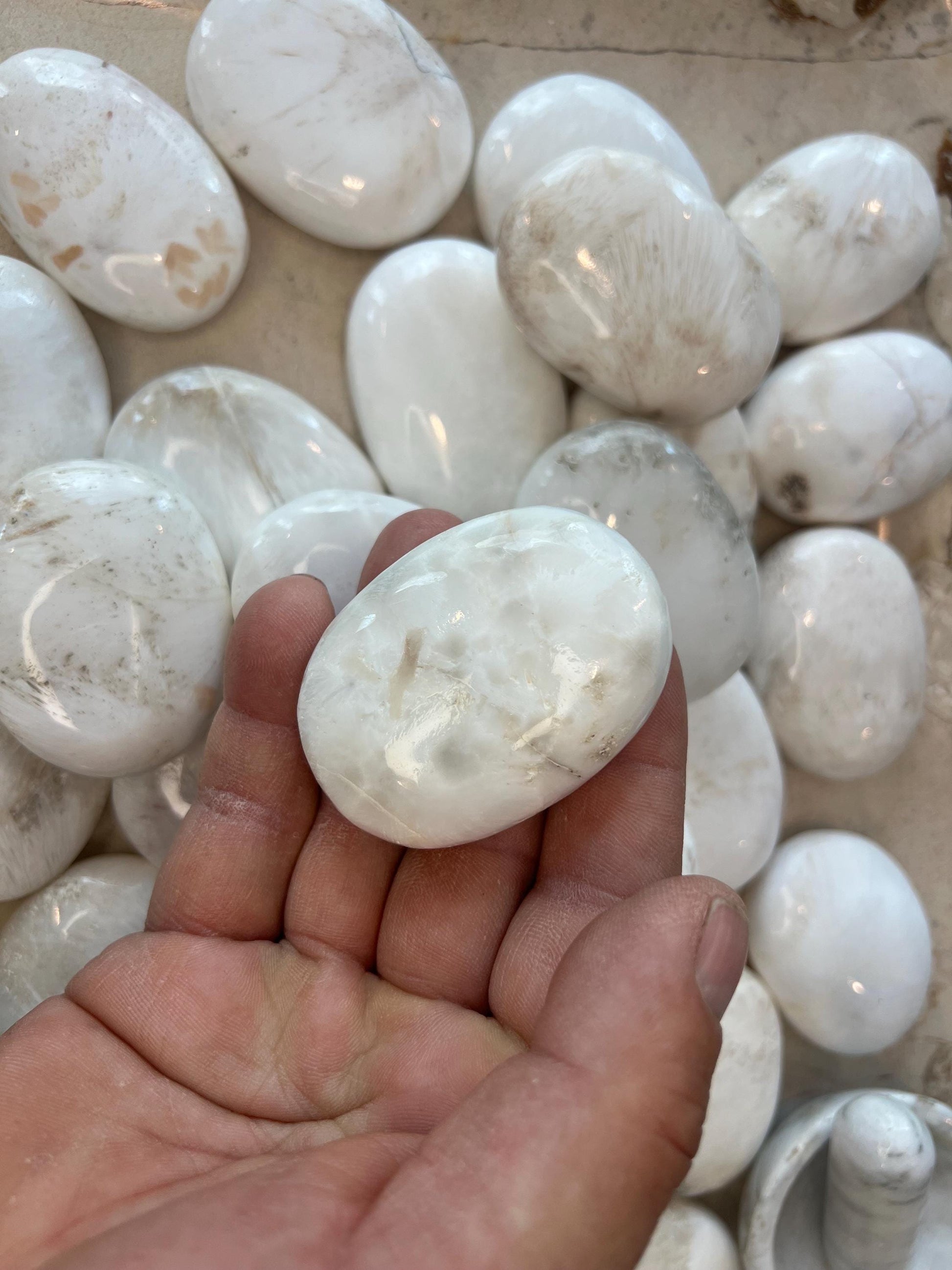 Greenland Scolecite Natural Palm Stone Smooth Polished Carved Crystal for Distraction Stress Christmas Xmas Home Decor Worry Anxiety