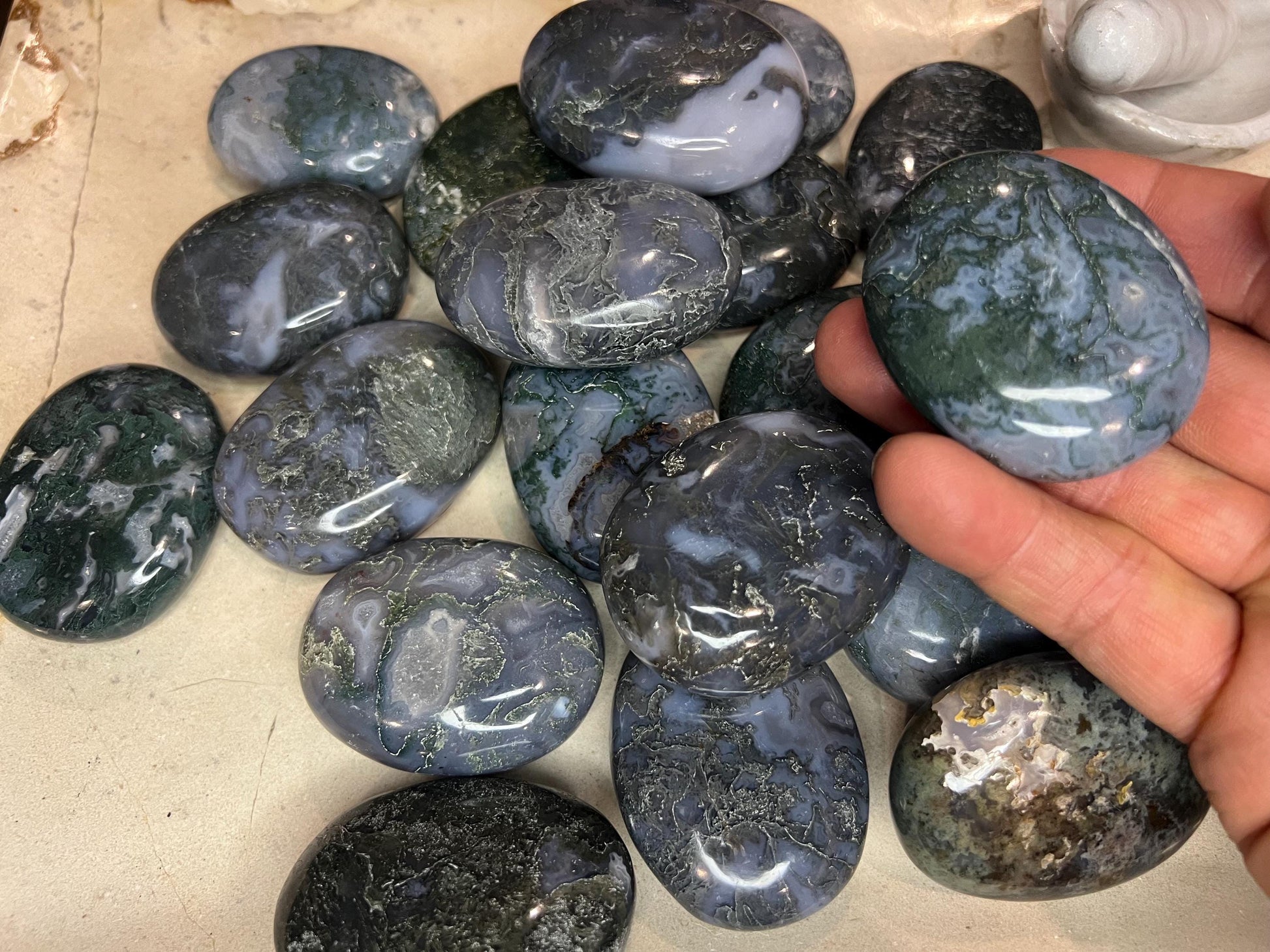 Moss Agate Palm Stones Untreated Stones Arts Home Decor Wholesale Mineral School Project Christmas Xmas Home Decor Gift Crafting Birthday