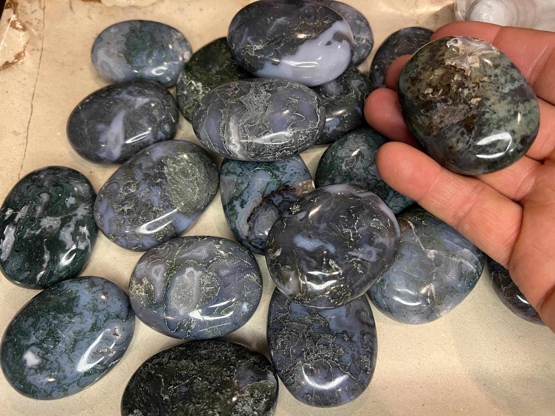 Moss Agate Palm Stones Untreated Stones Arts Home Decor Wholesale Mineral School Project Christmas Xmas Home Decor Gift Crafting Birthday