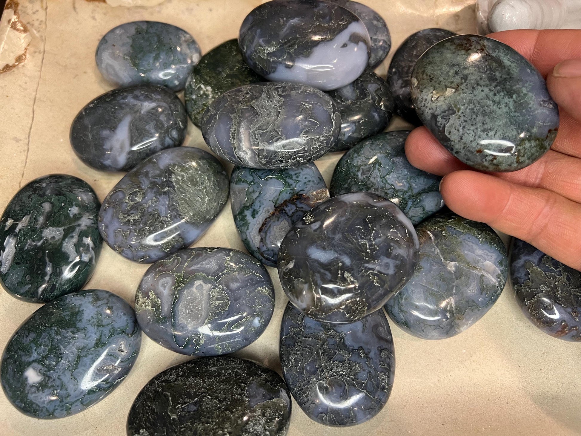 Moss Agate Palm Stones Untreated Stones Arts Home Decor Wholesale Mineral School Project Christmas Xmas Home Decor Gift Crafting Birthday