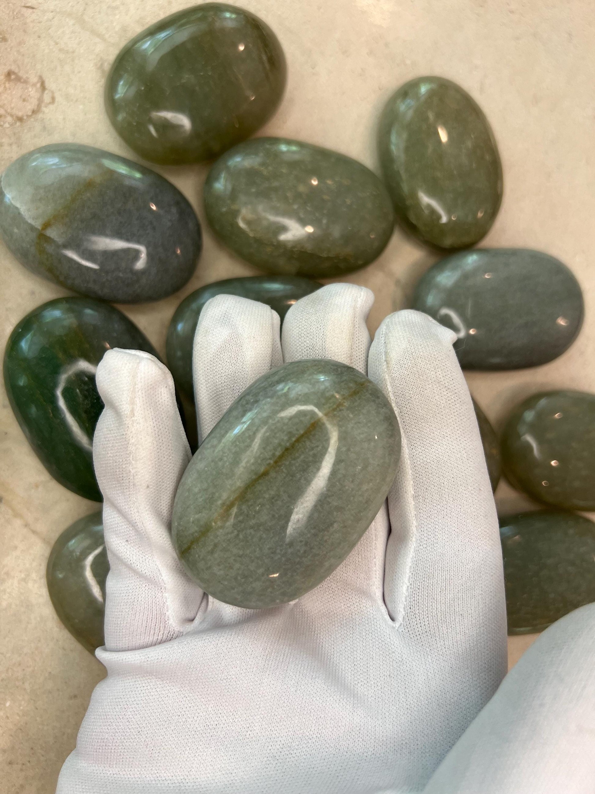 Indian Green Aventurine Natural Palm Stone Smooth Polished Carved Crystal for Worry Anxiety Distraction Meditation Christmas Xmas Gift