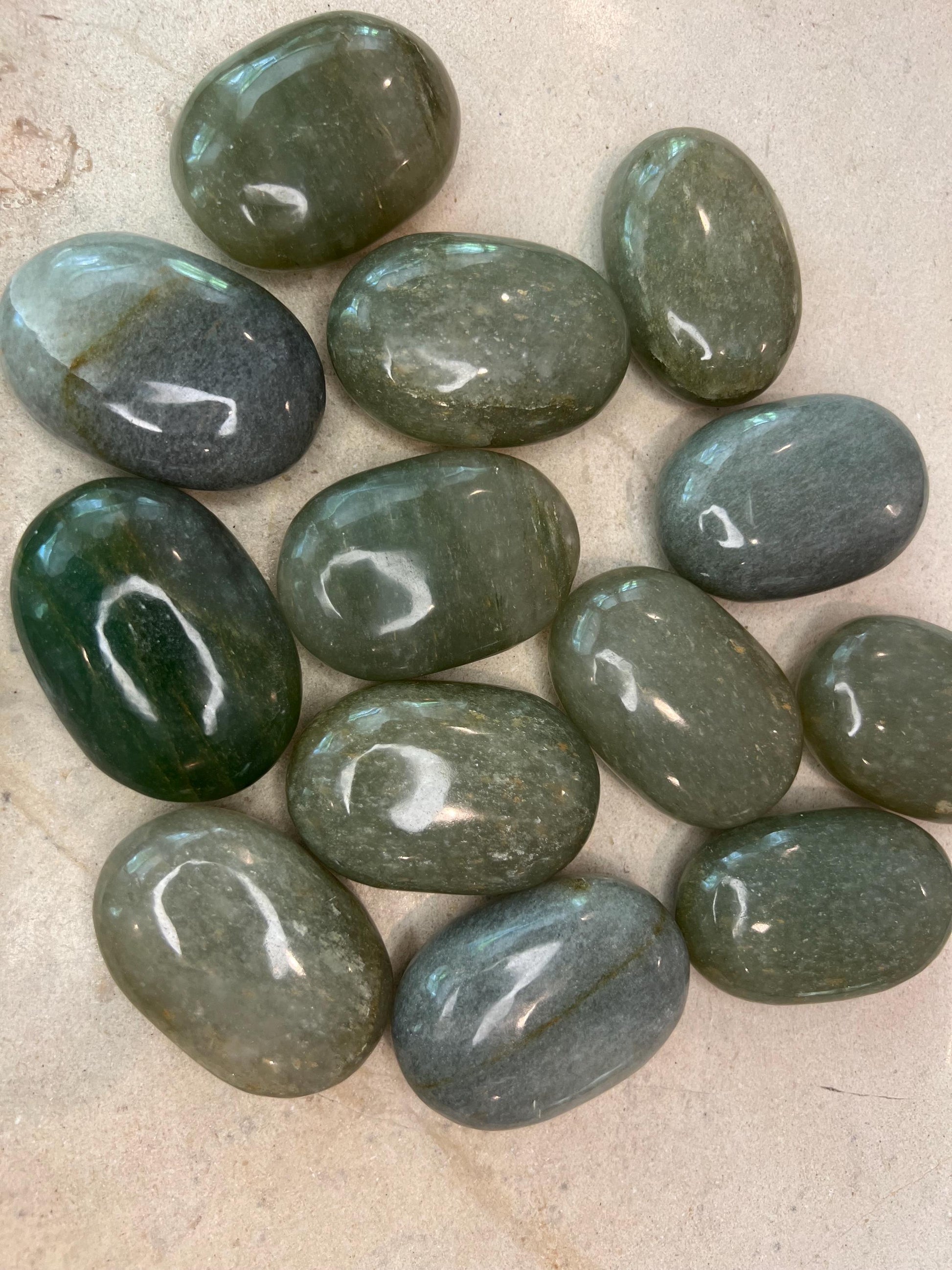 Indian Green Aventurine Natural Palm Stone Smooth Polished Carved Crystal for Worry Anxiety Distraction Meditation Christmas Xmas Gift