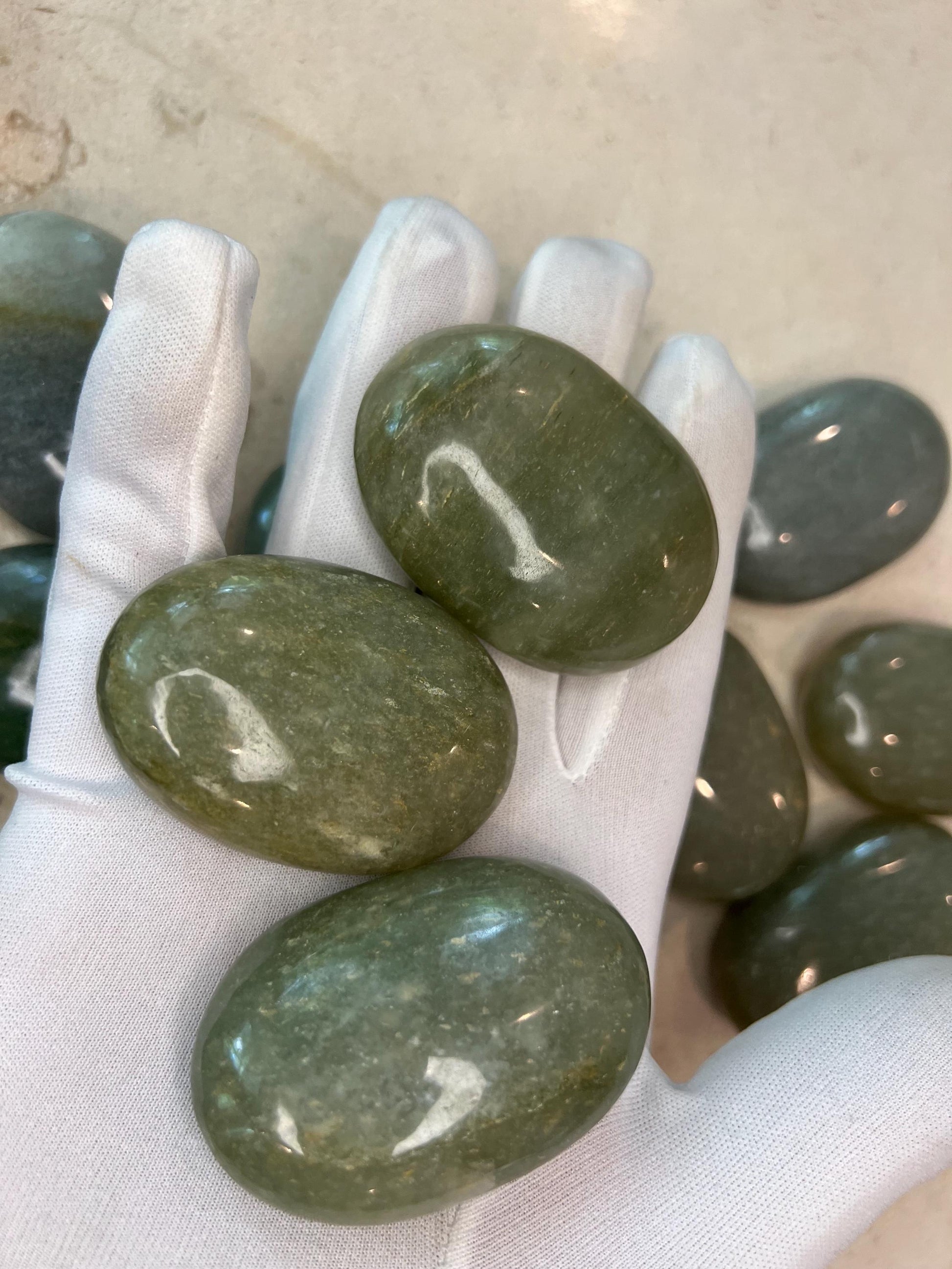 Indian Green Aventurine Natural Palm Stone Smooth Polished Carved Crystal for Worry Anxiety Distraction Meditation Christmas Xmas Gift