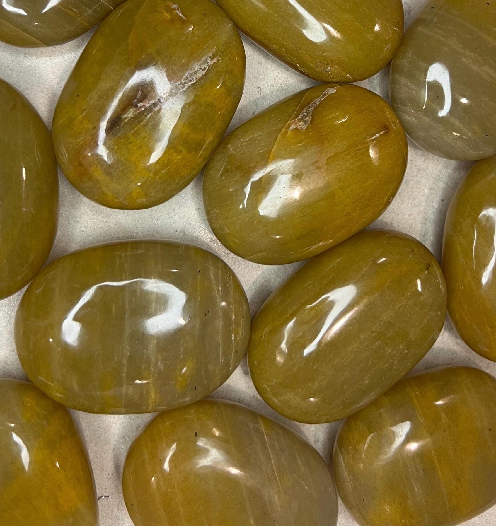 Indian Yellow Aventurine Natural Palm Stone Smooth Polished Carved Crystal for Worry Anxiety Distraction Meditation Christmas Xmas Gift