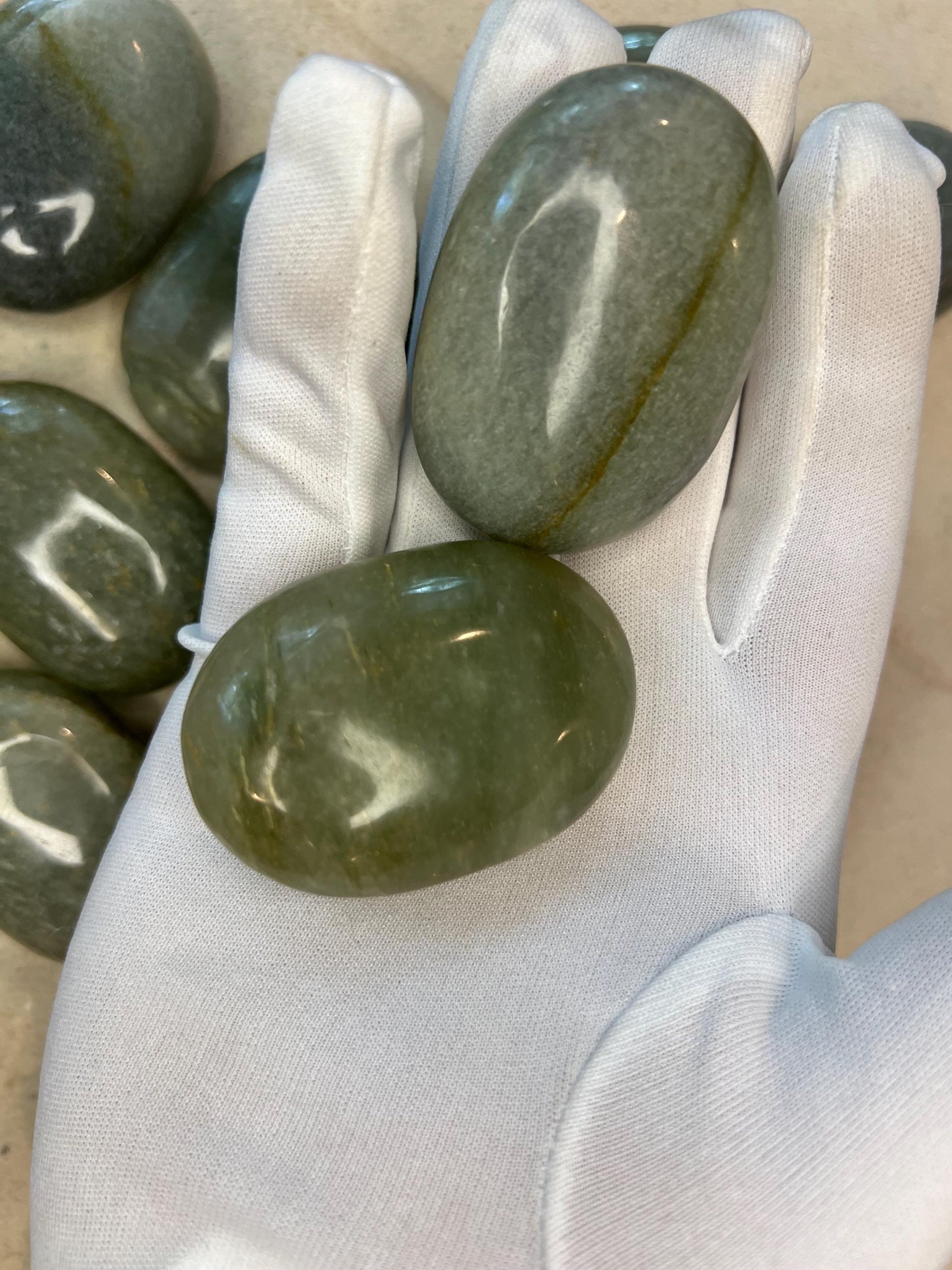 Indian Green Aventurine Natural Palm Stone Smooth Polished Carved Crystal for Worry Anxiety Distraction Meditation Christmas Xmas Gift