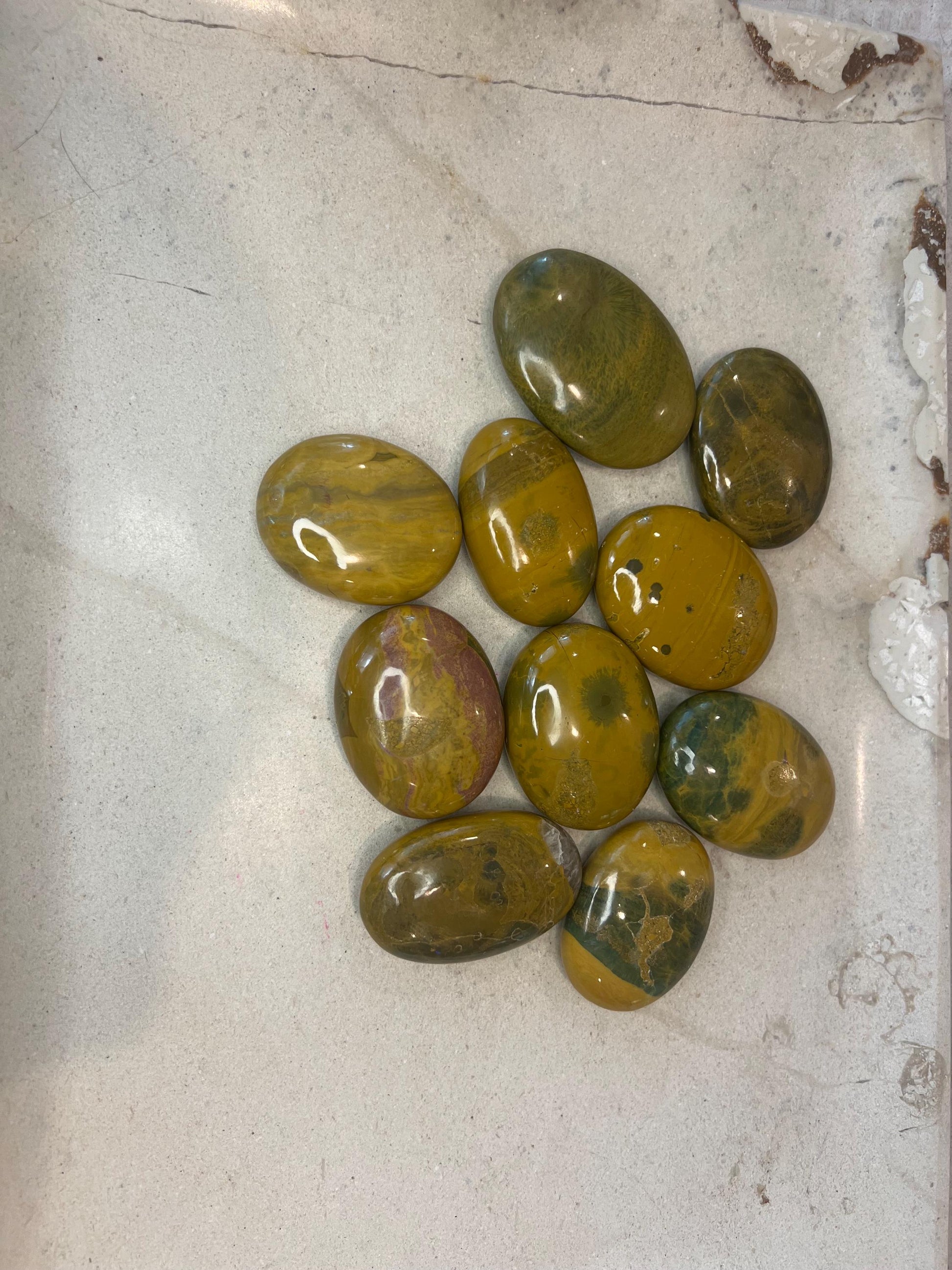 Indian Sea Jasper Palm Stones Natural Free Form Stone Smooth Polished Carved Crystal for Distraction Worry Anxiety Home Decor Christmas Gift