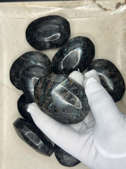 New Zealand Soda-Hornblende Palm Natural Crystal Polished Worry Stone Home Decor Anxiety Pocket Distraction Meditation Birthday Christmas