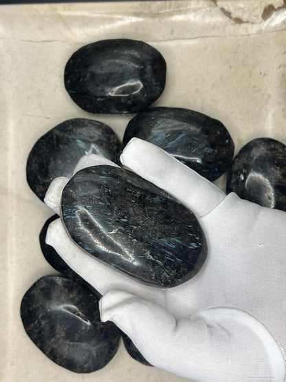 New Zealand Soda-Hornblende Palm Natural Crystal Polished Worry Stone Home Decor Anxiety Pocket Distraction Meditation Birthday Christmas