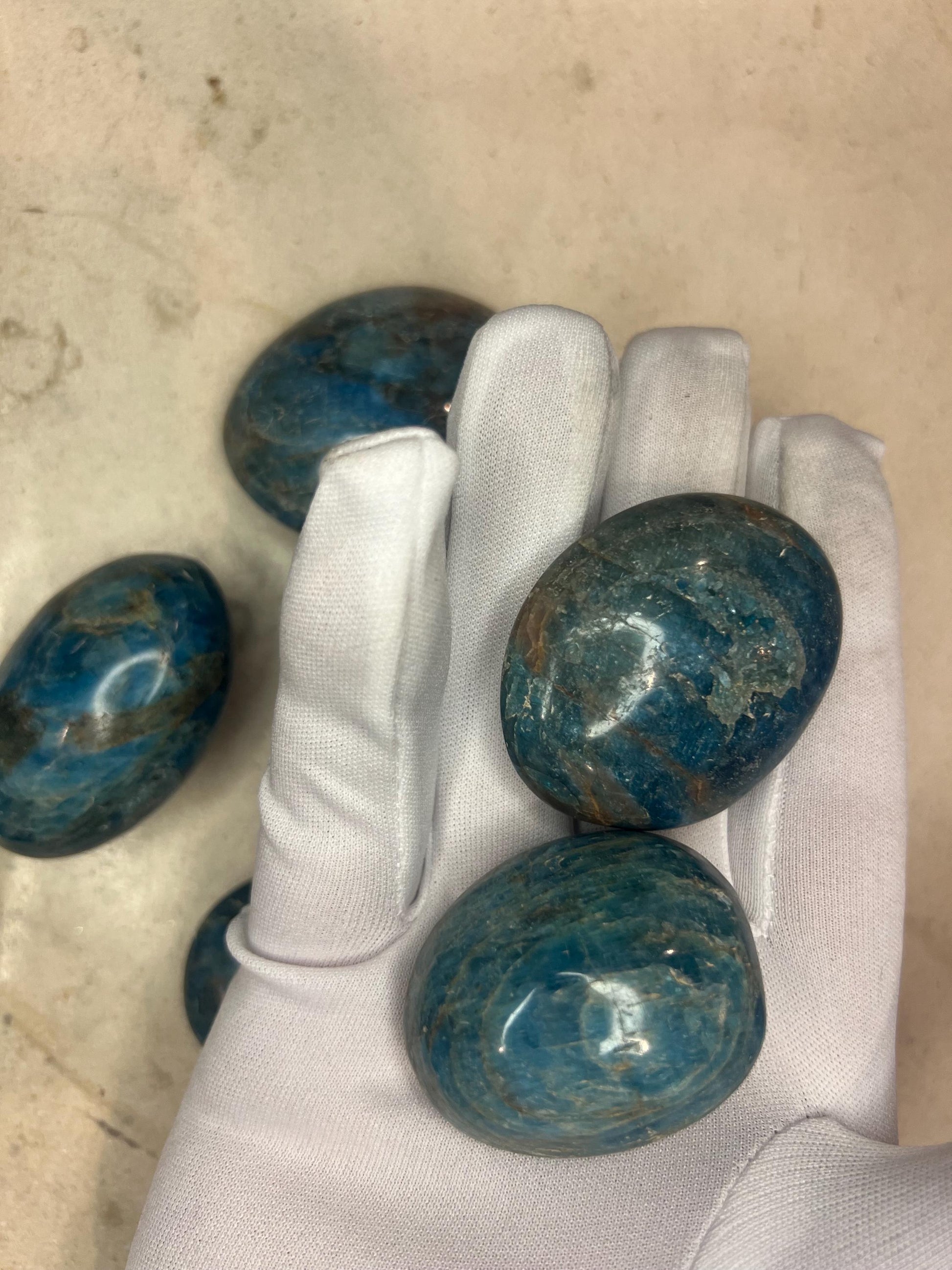 Indian Blue Apatite Natural Palm Stone Smooth Polished Carved Crystal for Distraction Worry Anxiety Home Decor Pocket Nerves Gift Christmas