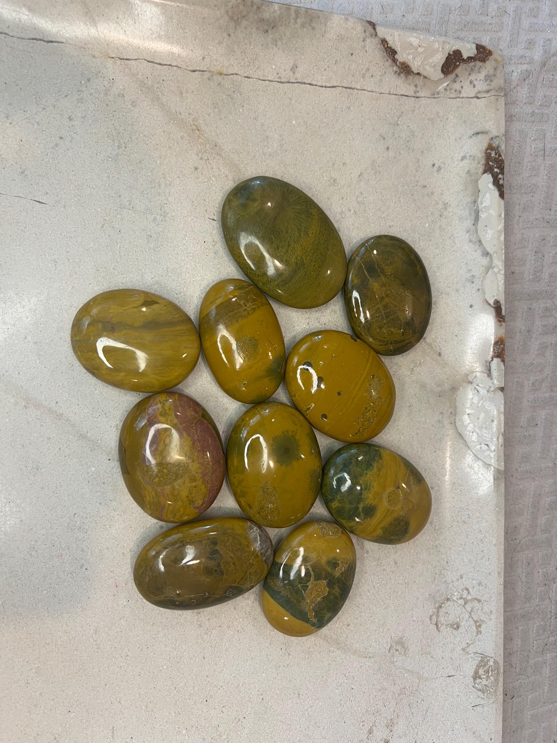 Indian Sea Jasper Palm Stones Natural Free Form Stone Smooth Polished Carved Crystal for Distraction Worry Anxiety Home Decor Christmas Gift