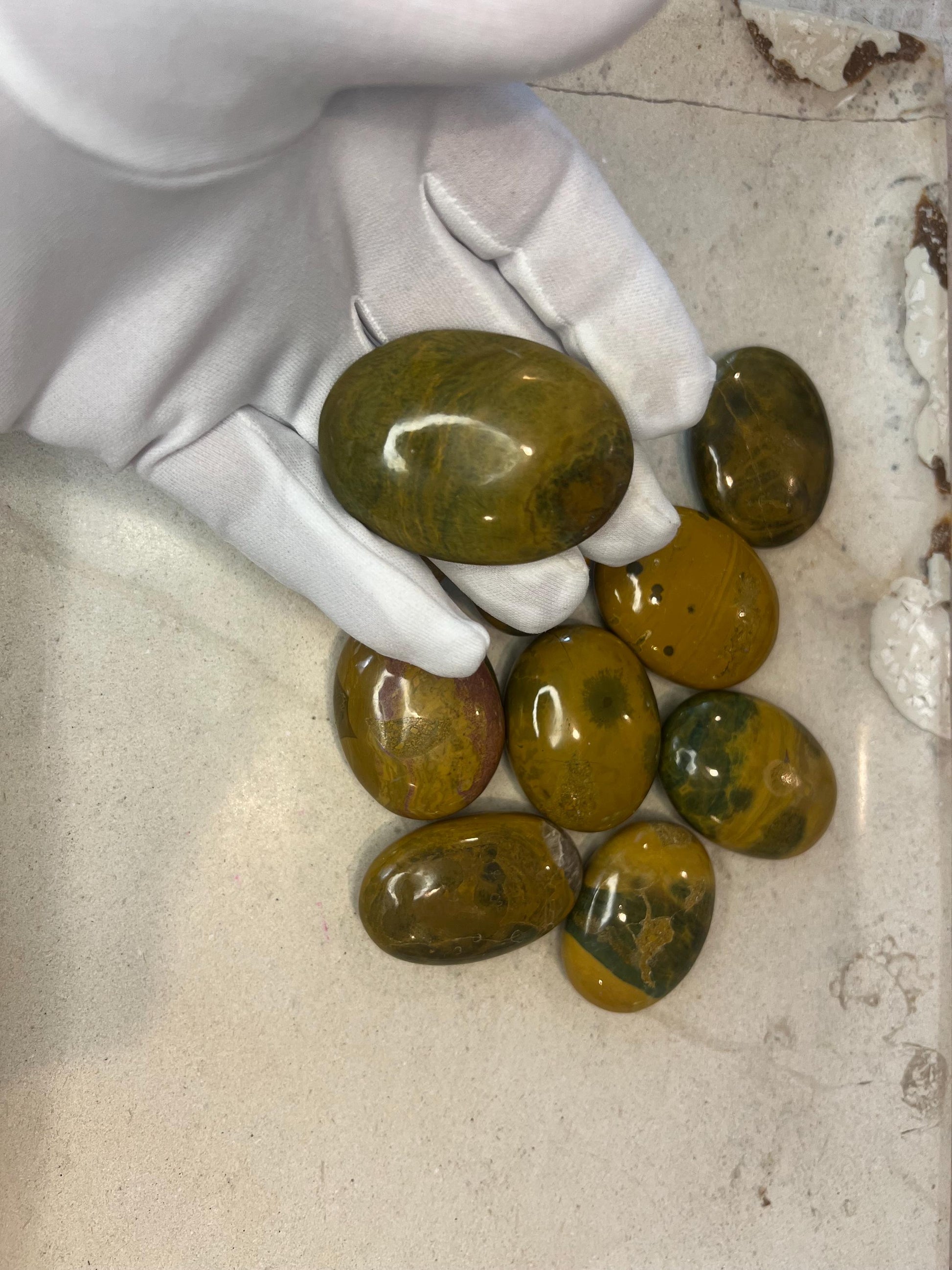 Indian Sea Jasper Palm Stones Natural Free Form Stone Smooth Polished Carved Crystal for Distraction Worry Anxiety Home Decor Christmas Gift