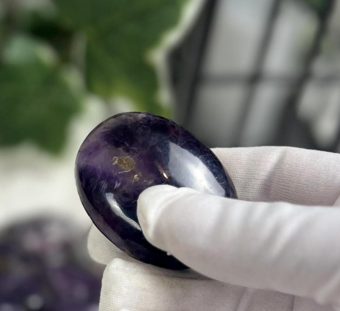 Brazilian Chevron Amethyst Natural Palm Stone Smooth Polished Carved Crystal for Distraction from Anxiety Worry Home Decor Christmas