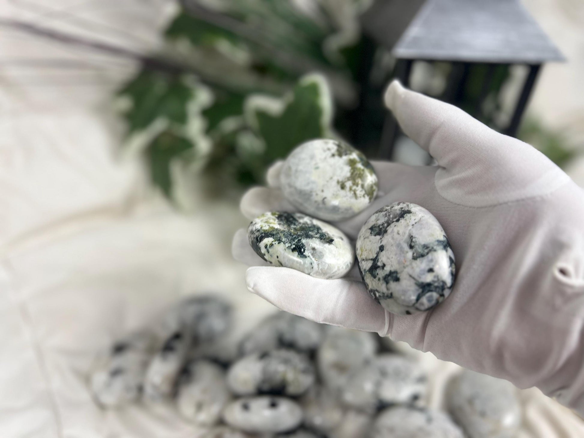 Canada White Labradorite Natural Palm Stone Smooth Polished Carved Crystal for Distraction Anxiety Worry Pocket Distraction Christmas Gift