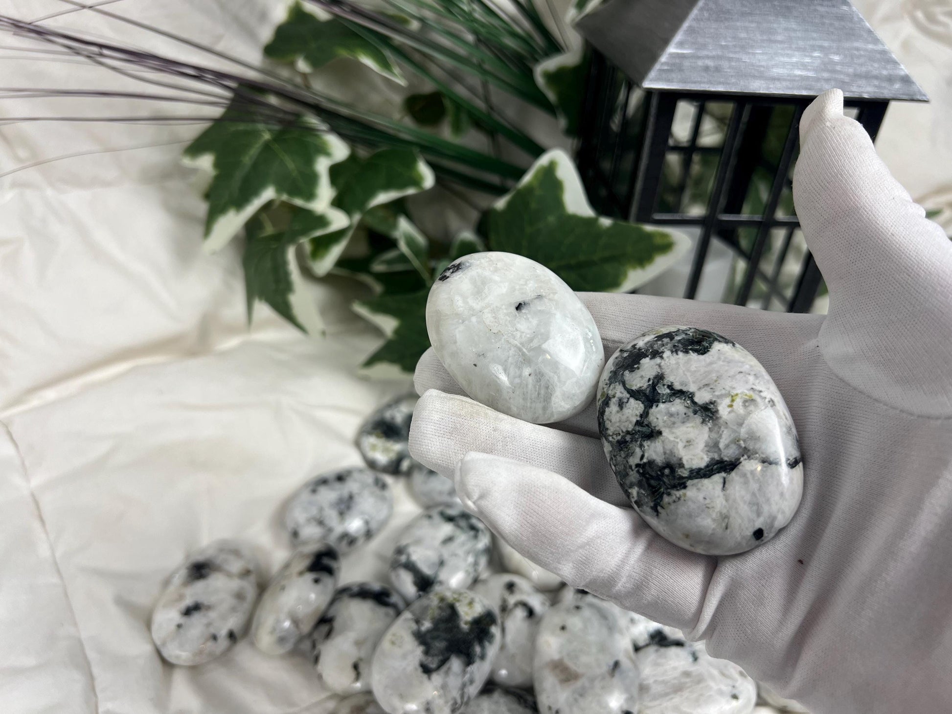 Canada White Labradorite Natural Palm Stone Smooth Polished Carved Crystal for Distraction Anxiety Worry Pocket Distraction Christmas Gift