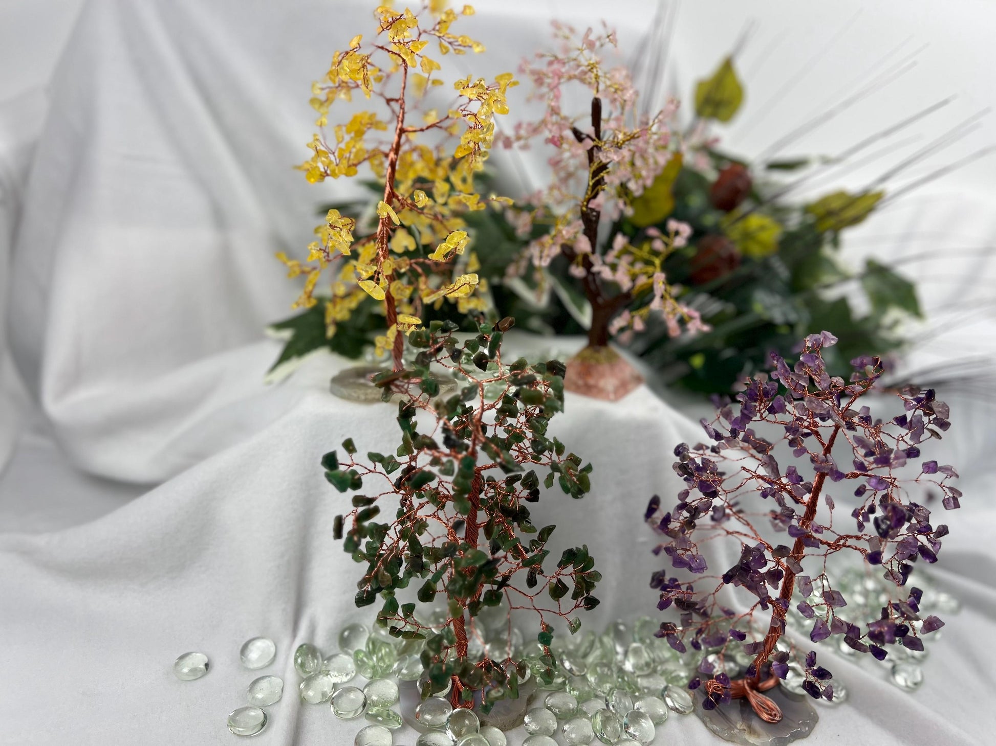 Crystal Confetti Trees Sun Catcher Home Decor Resin Trunk Stone Chips Smooth Anxiety Polished Rock Tumbled Pocket Worry Palm Home Focus Gift