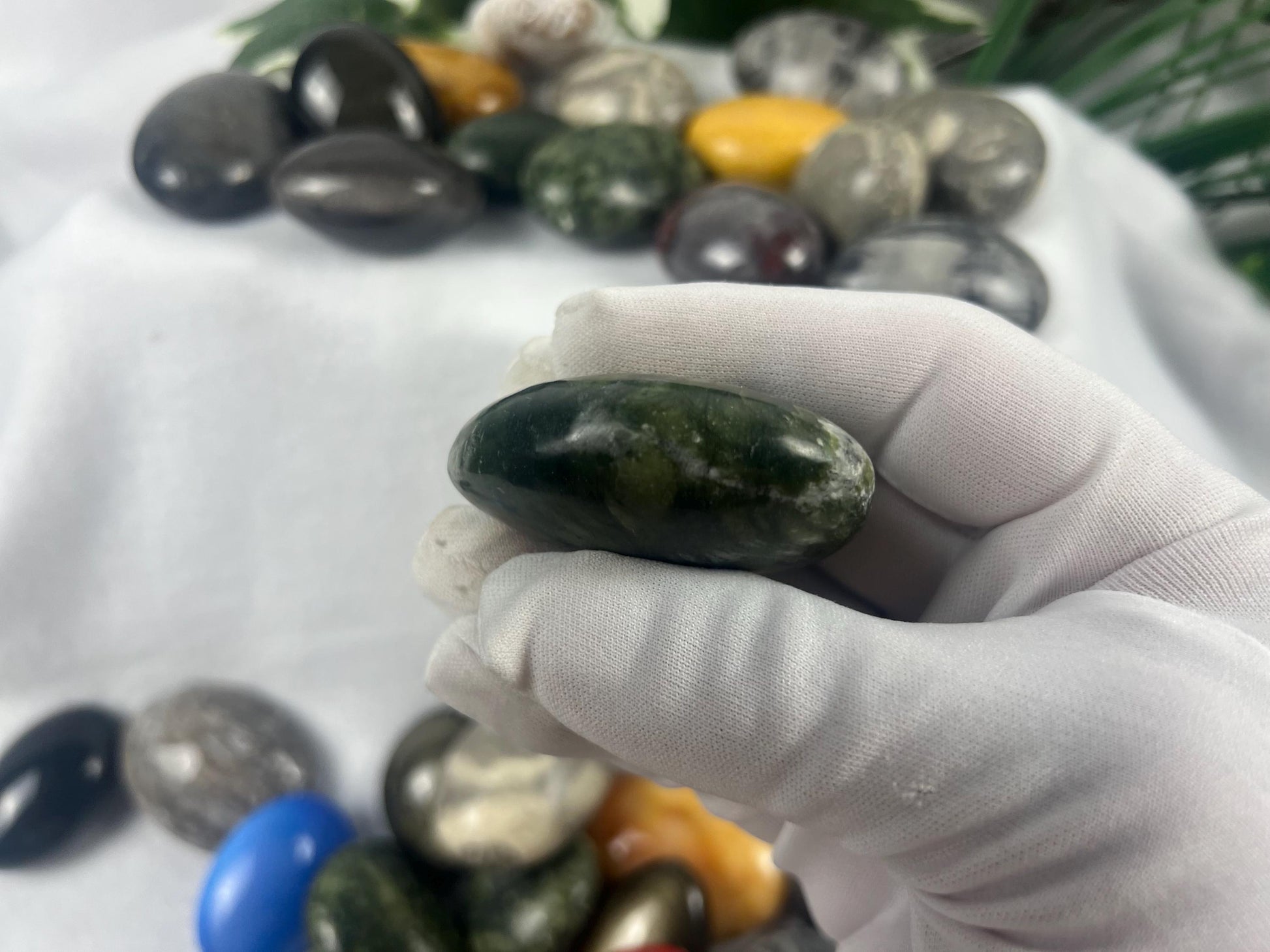 You Pick You Choose Palm Stone Polished Crystals Untreated Anxiety Home Decor Wholesale minerals School Christmas Xmas Home Decor Confetti