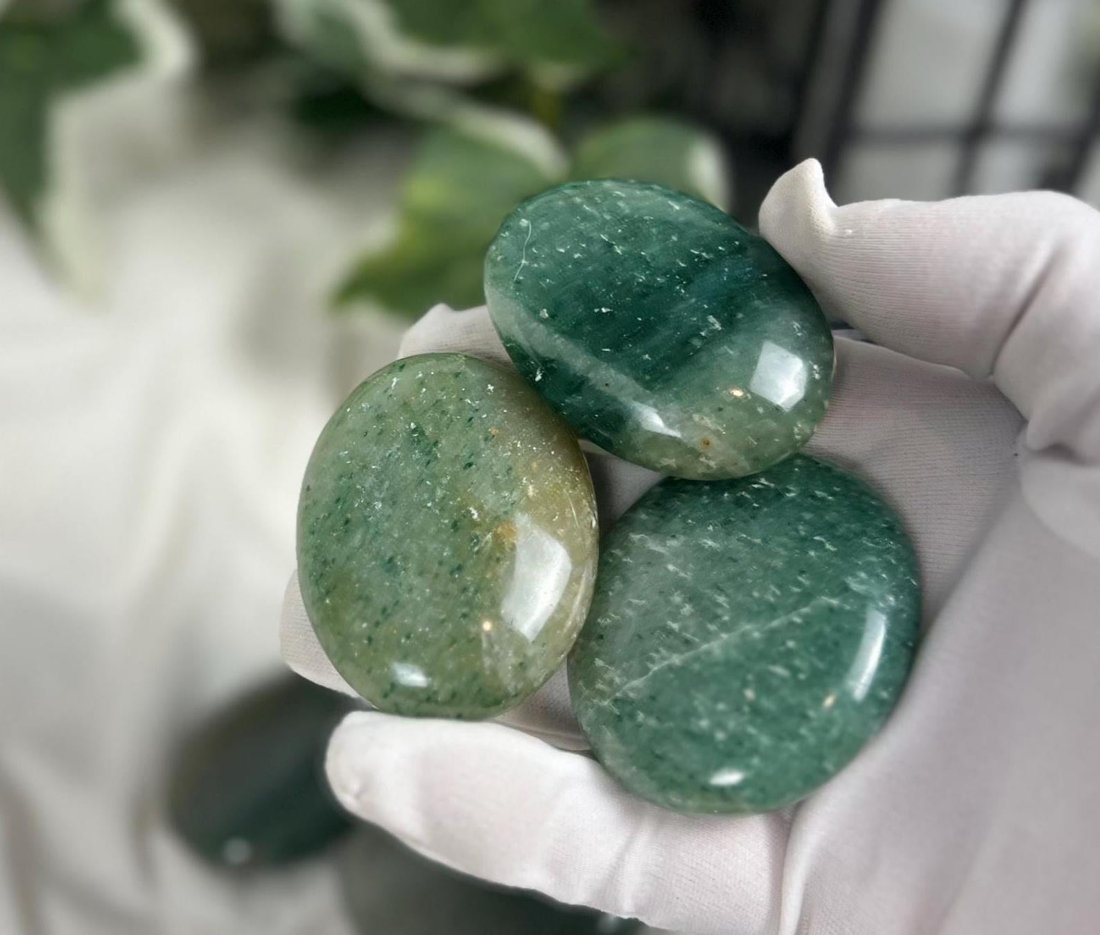 Jarkhand Green Mica Natural Palm Stone Smooth Polished Carved Crystal Distraction Home Decor Worry Stress Relief Anxiety Gift Xmas Relief