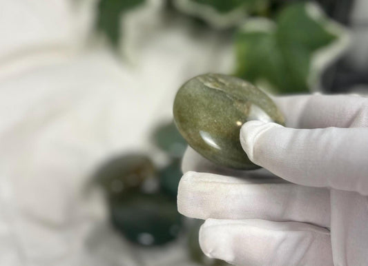Jarkhand Green Mica Natural Palm Stone Smooth Polished Carved Crystal Distraction Home Decor Worry Stress Relief Anxiety Gift Xmas Relief