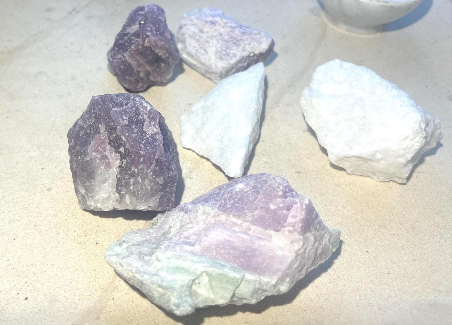 Raw Purple Kunzite Crystal Home Decor Pocket Anxiety Worry Chakra Stress Relief Stress Christmas Xmas Gift Collection Meditation Tarot