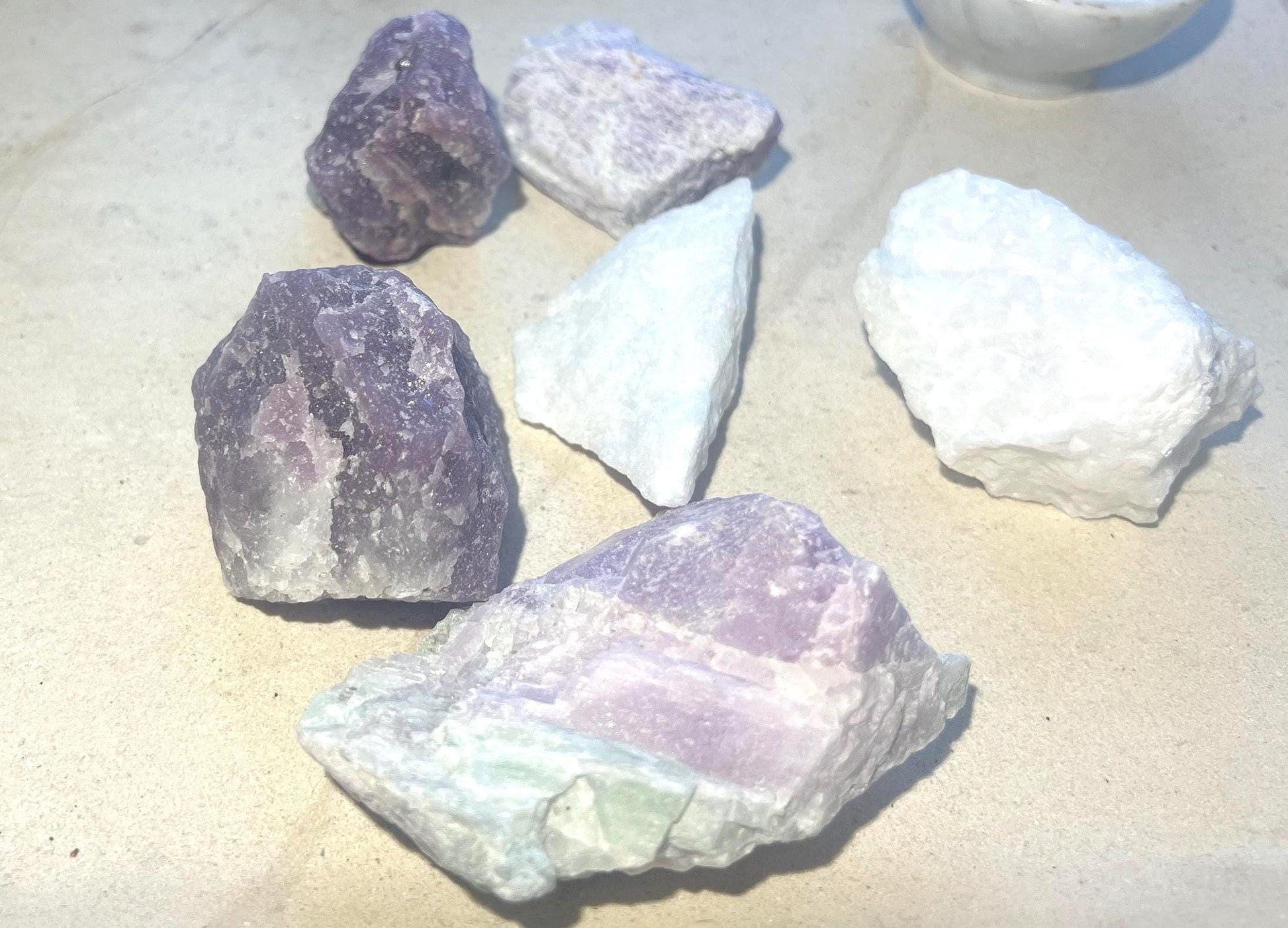 Raw Purple Kunzite Crystal Home Decor Pocket Anxiety Worry Chakra Stress Relief Stress Christmas Xmas Gift Collection Meditation Tarot
