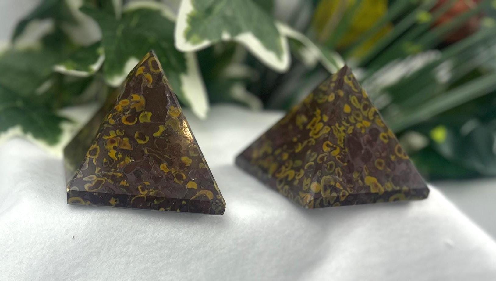 Indian Sabalgarh Marble Pyramid: Polished Crystal Meditation Decor