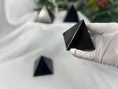 Gujarat Black Agate Pyramid: Polished Crystal Meditation Stone