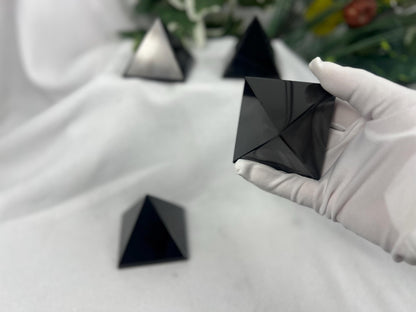 Gujarat Black Agate Pyramid: Polished Crystal Meditation Stone