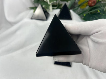 Gujarat Black Agate Pyramid: Polished Crystal Meditation Stone
