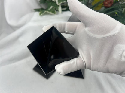 Gujarat Black Agate Pyramid: Polished Crystal Meditation Stone