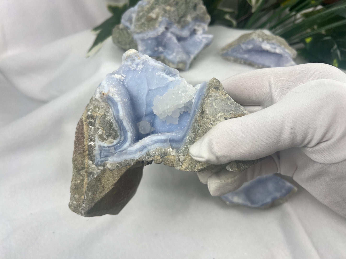 Natural Blue Lace Agate Raw Stone Carved Crystal for Distraction Anxiety Christmas Holiday Decor Xmas Birthday Gift Home Natural Gemstone