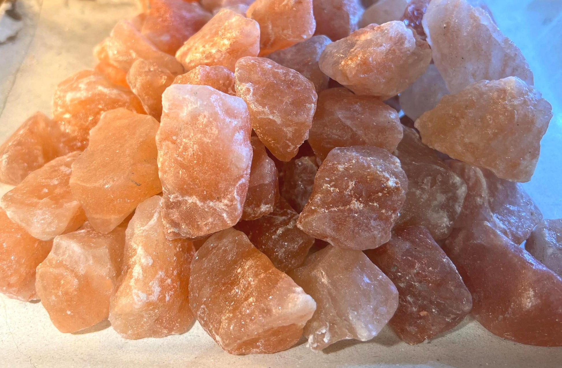Raw Golden Himalayan Salt Crystals Untreated Anxiety Home Decor Wholesale minerals School Christmas Xmas Home Decor Craft Pocket Stone