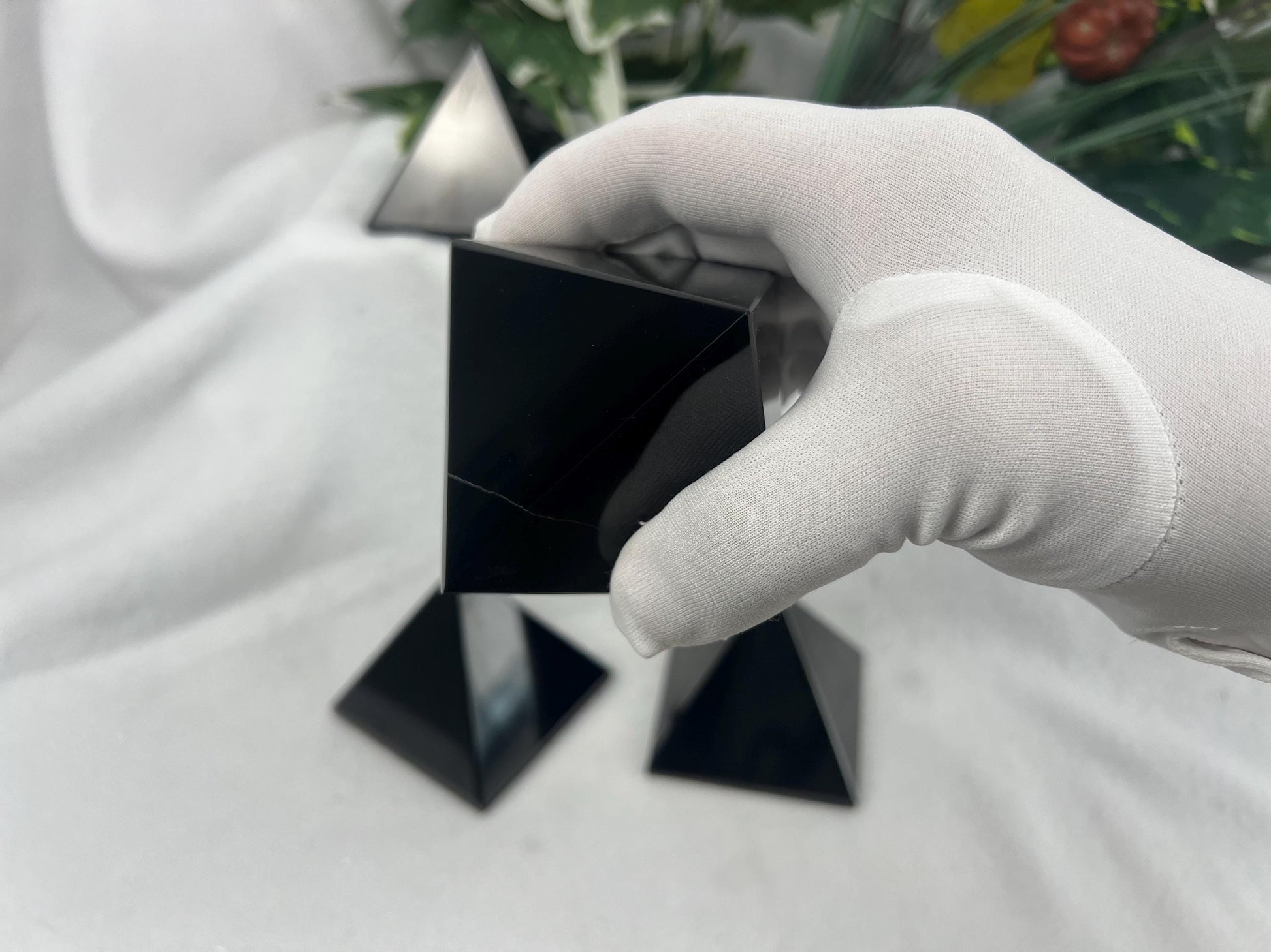 Gujarat Black Agate Pyramid: Polished Crystal Meditation Stone