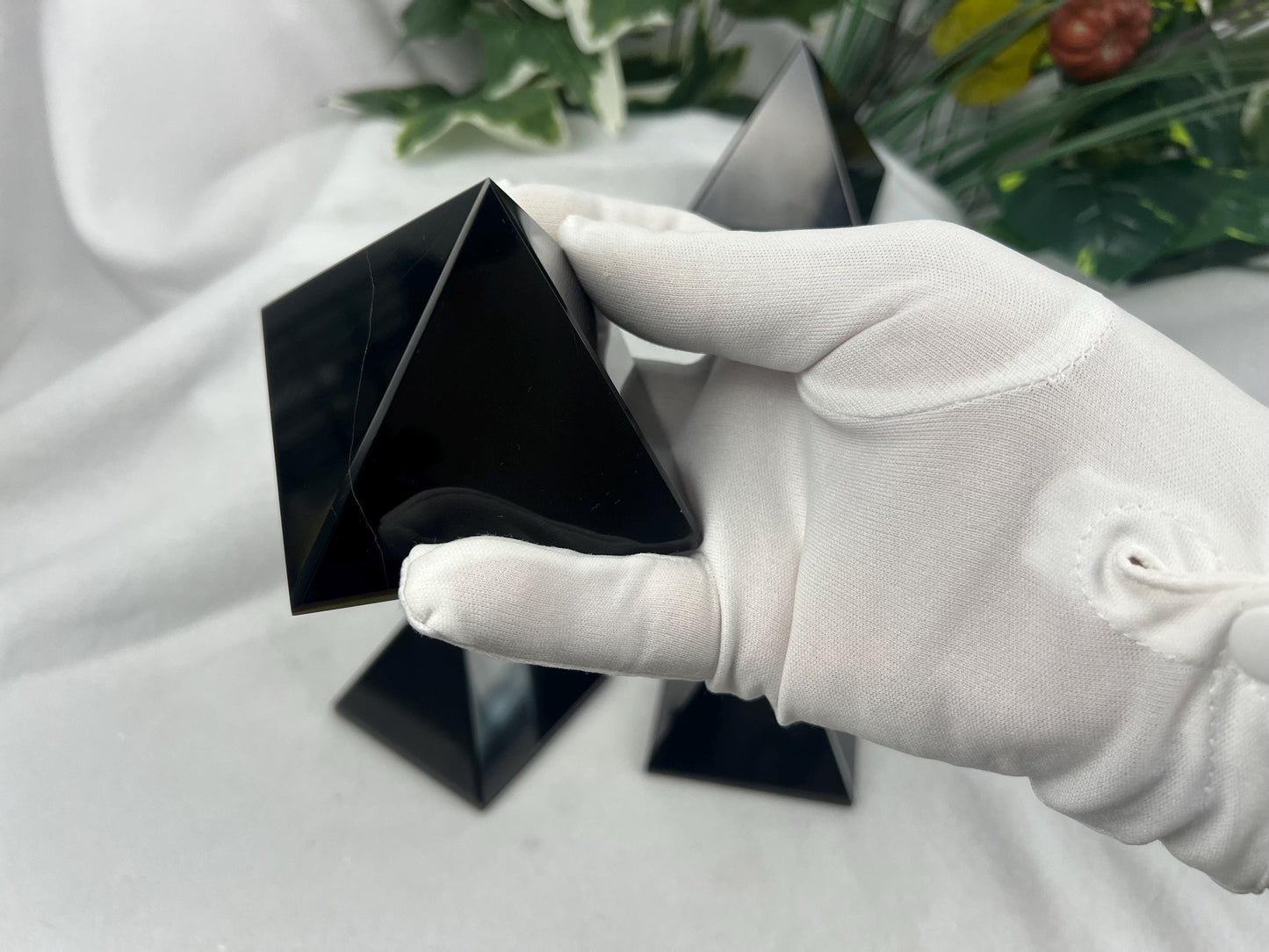 Gujarat Black Agate Pyramid: Polished Crystal Meditation Stone