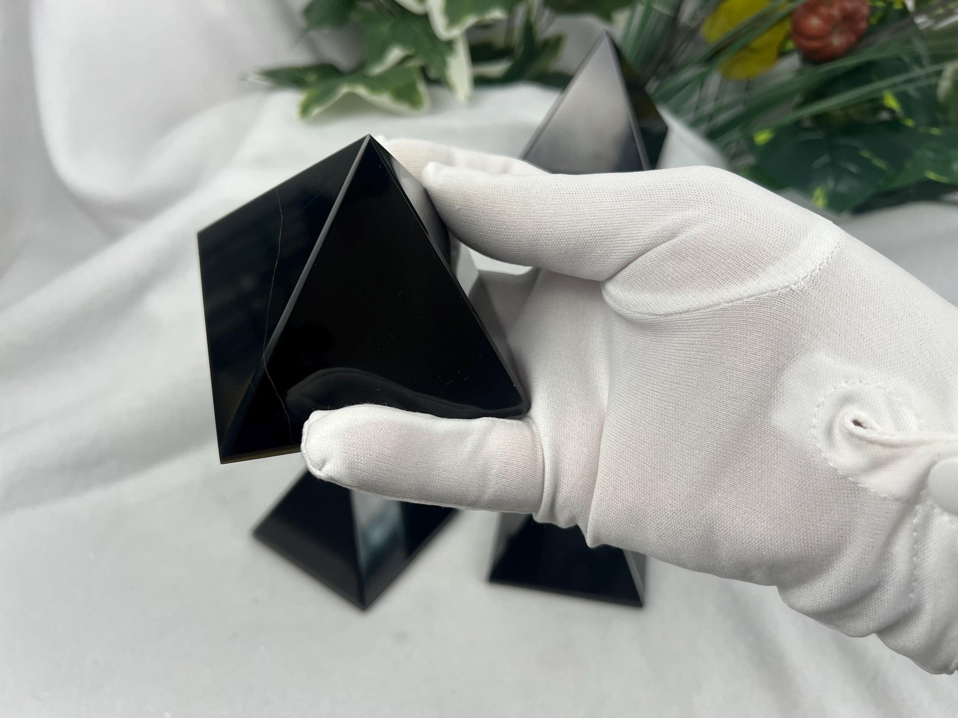 Gujarat Black Agate Pyramid: Polished Crystal Meditation Stone