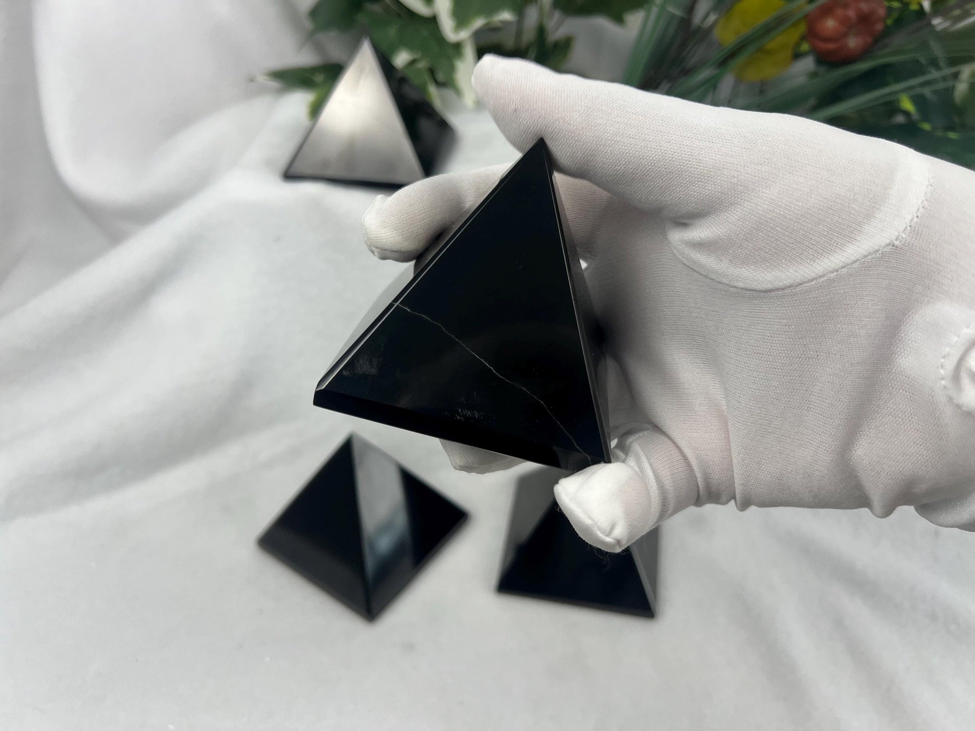 Gujarat Agate Natural Pyramid Smooth Polished Carved Crystal Worry Anxiety Distraction Meditation Christmas Xmas Gift Decor Focus Worry