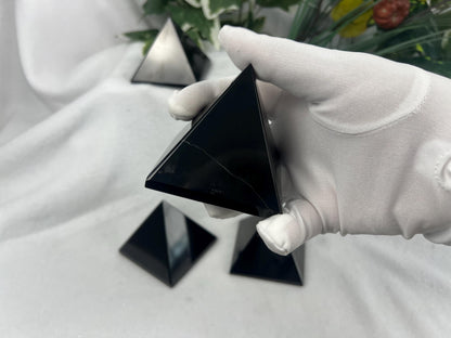 Gujarat Black Agate Pyramid: Polished Crystal Meditation Stone