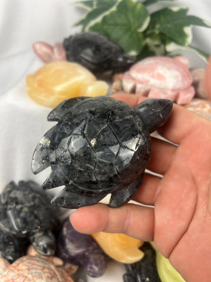 Peruvian Crystal Sea Turtle Carving: Polished Gemstone Feng Shui Decor