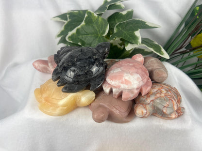 Peruvian Crystal Sea Turtle Carving: Polished Gemstone Feng Shui Decor