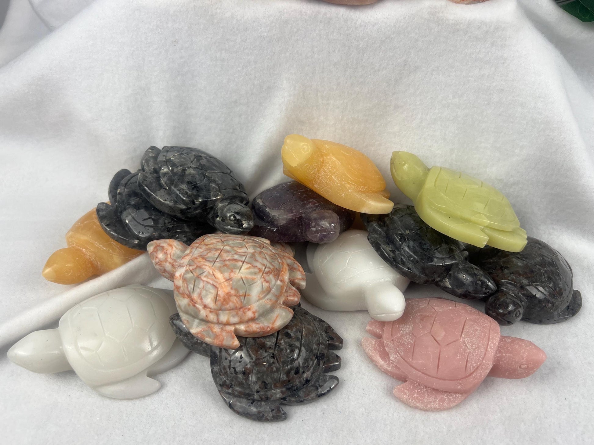 Peruvian Crystal Sea Turtle Carving: Polished Gemstone Feng Shui Decor