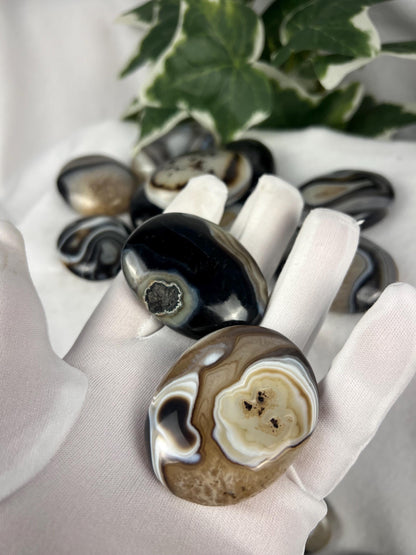 Yemeni Sulemani Agate Palm Stone: Polished Hakik Gemstone Home Decor Worry Pocket Stress Anxiety Palm Stone