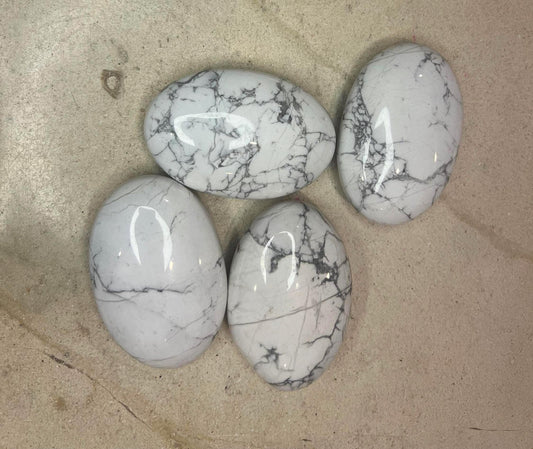 Canada Howlite Natural Palm Stone Smooth Polished Carved Crystal for Distraction Home Decor Anxiety Worry Meditation Christmas Xmas Gift